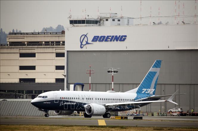 Trong ảnh: Máy bay Boeing 737 MAX thực hiện chuyến bay kiểm tra của Cục Hàng không liên bang Mỹ ở  Seattle, Washington,  ngày 30/9/2020. Ảnh: AFP/TTXVN