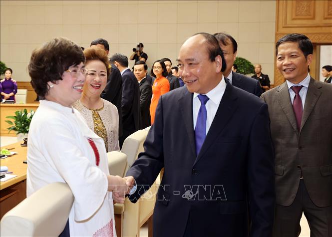 Photo: Prime Minister Nguyen Xuan Phuc meets representatives from Vietnam National Brand enterprises. VNA Photo: Thống Nhất
