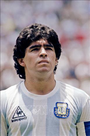 Trong ảnh (tư liệu): Tiền vệ Diego Maradona trong trận chung kết World Cup 1986 giữa tuyển Argentina và Đức ở Mexico ngày 29/6/1986. Ảnh: AFP/TTXVN