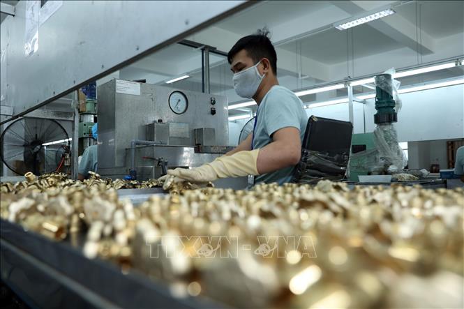 Trong ảnh: Dây chuyền sản xuất các loại van tại Công ty TNHH Công nghiệp  Tân Phong An. Ảnh: Danh Lam - TTXVN
