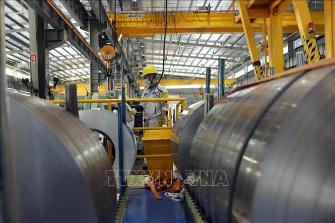 Trong ảnh: Sản xuất thép cuộn xuất khẩu tại Công ty TNHH Thép JFE Shoji Hải Phòng, vốn đầu tư Nhật Bản, tại Khu công nghiệp đô thị VSIP Hải Phòng. Ảnh: Danh Lam - TTXVN