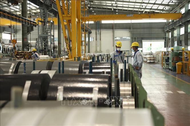 Trong ảnh: Sản xuất thép cuộn xuất khẩu tại Công ty TNHH Thép JFE Shoji Hải Phòng, vốn đầu tư Nhật Bản, tại Khu công nghiệp đô thị VSIP Hải Phòng. Ảnh: Danh Lam - TTXVN