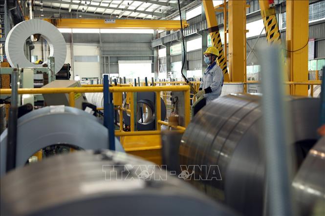 Trong ảnh: Sản xuất thép cuộn xuất khẩu tại Công ty TNHH Thép JFE Shoji Hải Phòng, vốn đầu tư Nhật Bản, tại Khu công nghiệp đô thị VSIP Hải Phòng. Ảnh: Danh Lam - TTXVN