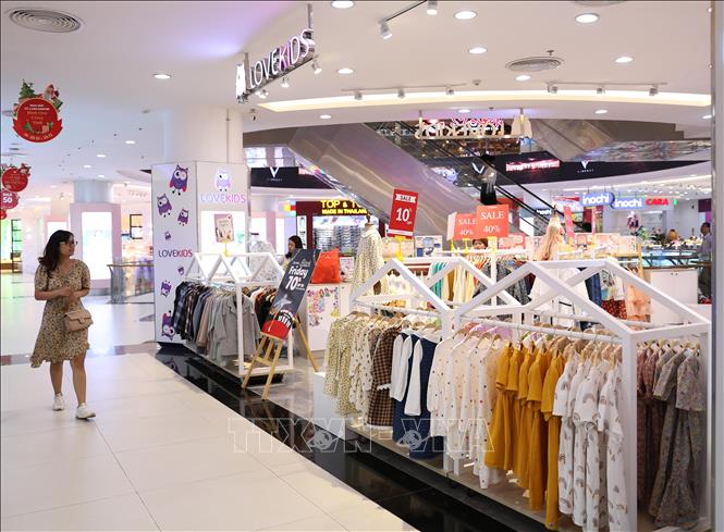 Trong ảnh: Các trung tâm thương mại vắng khách trong dịp 