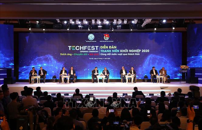 Trong ảnh: Diễn đàn “Thanh niên khởi nghiệp 2020” chủ đề “Cùng đất nước vượt qua thách thức” tại buổi lễ. Ảnh: Anh Tuấn – TTXVN