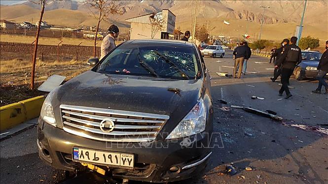 Trong ảnh (do Đài truyền hình nhà nước Iran đăng phát ngày 27/11/2020): Chiếc xe của nhà khoa học hạt nhân Iran Mohsen Fakhrizadeh bị phá hủy trong một vụ tấn công vũ trang ở thành phố Absard, gần Tehran. Ảnh: AFP/TTXVN 
