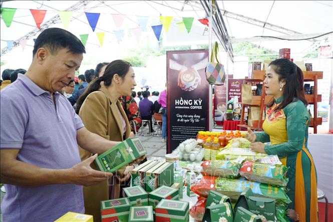 Trong ảnh: Sản phẩm trưng bày tại sự kiện là các sản phẩm OCOP được công nhận từ 3 sao trở lên. Ảnh: Xuân Tư – TTXVN