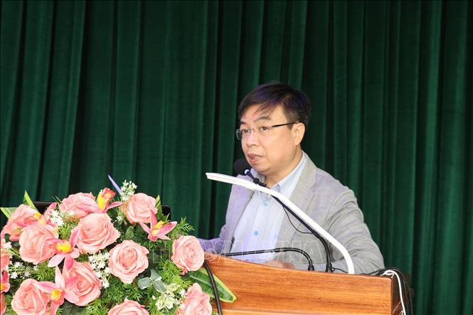 Trong ảnh: TS Chu Xuân Giao, Viện Nghiên cứu Văn hóa, Viện Hàn lâm Khoa học Xã hội Việt Nam trình bày tham luận tại hội thảo. Ảnh: Ngọc Thiện- TTXVN
