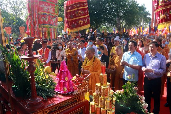 Nghi lễ rước Tượng phật ngọc. Ảnh: Đức Hiếu-TTXVN