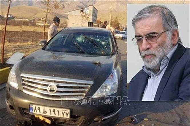 Trong ảnh: Chiếc xe (trái) của nhà khoa học hạt nhân Iran Mohsen Fakhrizadeh (phải) bị phá hủy trong một vụ tấn công vũ trang ở thành phố Absard, gần Tehran. Ảnh: IRNA/TTXVN