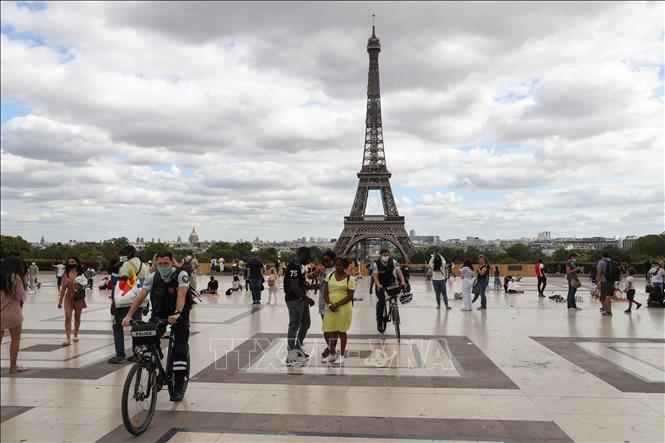 Trong ảnh: Tháp Eiffel tại thủ đô Paris, Pháp. Ảnh: AFP/TTXVN