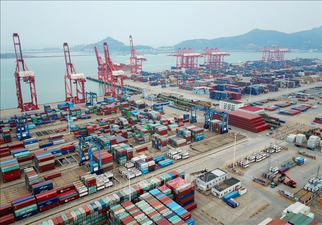 Trong ảnh: Một cảng container ở Liên Vân Cảng, tỉnh Giang Tô, Trung Quốc. Ảnh: AFP/TTXVN