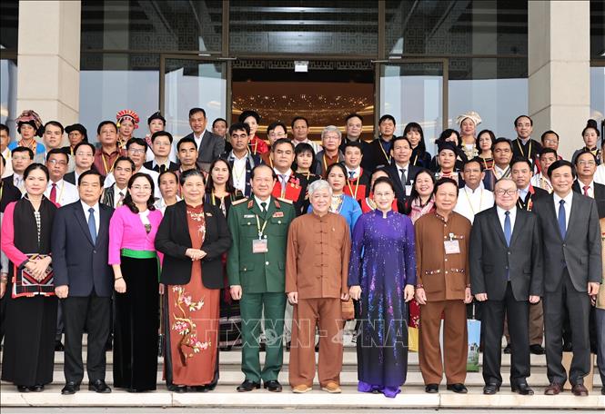 Photo: Chairwoman of the National Assembly Nguyen Thi Kim Ngan poses for a photo with delegates. VNA Photo: Trọng Đức