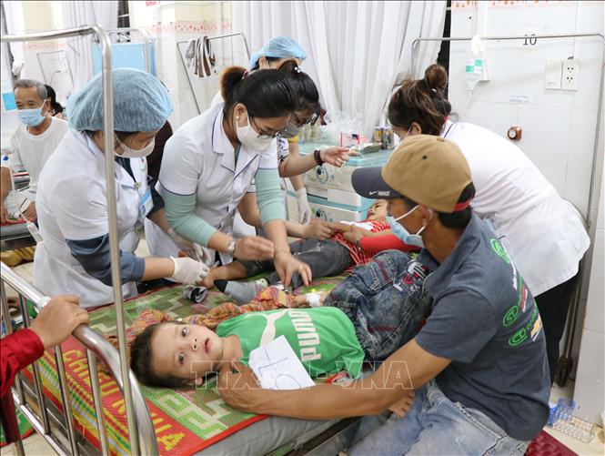Trong ảnh: Đa số nạn nhân bị ngộ độc thực phẩm là trẻ em của hai xã Ia Le và Ia Phang, huyện Chư Pưh. Ảnh: Hồng Điệp - TTXVN 