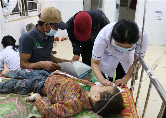 Trong ảnh: Đa số nạn nhân bị ngộ độc thực phẩm là trẻ em của hai xã Ia Le và Ia Phang, huyện Chư Pưh. Ảnh: Hồng Điệp - TTXVN 