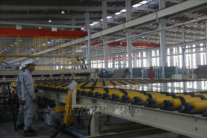 Photo: A production line in the factory. VNA Photo: Hoàng Nhị