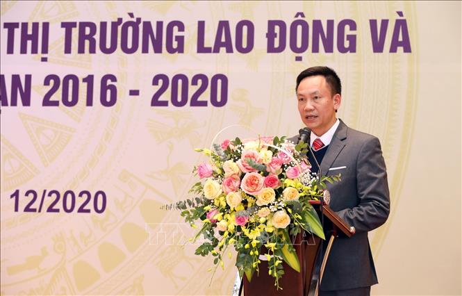 Trong ảnh: Ông Phạm Ngọc Khánh, Giám đốc Trung tâm Dịch vụ việc làm tỉnh Quảng Ninh trình bày tham luận tại Hội nghị. Ảnh: Anh Tuấn – TTXVN