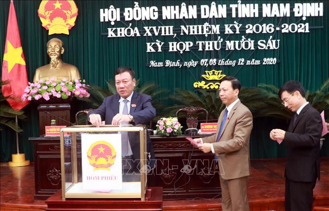 Trong ảnh: Các đại biểu HĐND tỉnh Nam Định bỏ phiếu bầu Chủ tịch HĐND tỉnh và bầu bổ sung 3 Ủy viên Ủy ban nhân dân tỉnh Nam Định, nhiệm kỳ 2016 - 2021. Ảnh: Nguyễn Lành - TTXVN