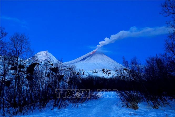 Trong ảnh: Núi lửa Kliuchevsky thuộc quần thể các dãy núi lửa của bán đảo Kamchatka được UNESCO công nhận là di sản thế giới từ năm 1996. Ảnh: Trần Hiếu - Pv TTXVN tại Nga