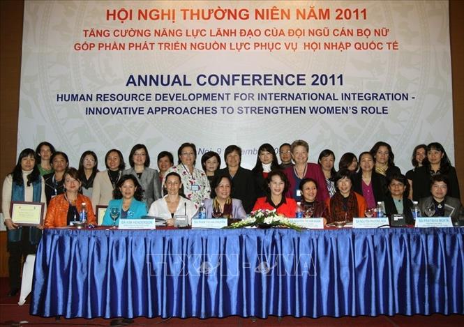 Trong ảnh : Phó Chủ tịch Quốc hội Nguyễn Thị Kim Ngân với các đại biểu tại Hội nghị thường niên năm 2011 với chủ đề 