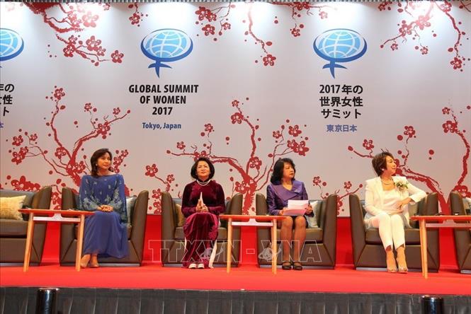 Đảng và Nhà nước ta luôn luôn xác định quyền con người là giá trị chung của nhân loại; con người vừa là mục tiêu, vừa là động lực của sự nghiệp xây dựng và bảo vệ đất nước; bảo đảm và thúc đẩy quyền con người là nhân tố quan trọng cho sự phát triển bền vững. Trong ảnh: Phó Chủ tịch nước Đặng Thị Ngọc Thịnh tham dự và phát biểu tại Lễ khai mạc Hội nghị Thượng đỉnh Phụ nữ toàn cầu lần thứ 27, được tổ chức tại Thủ đô Tokyo (Nhật Bản) từ 11-13/5/2017. Ảnh: Quang Hải – TTXVN
