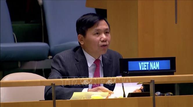 Trong ảnh: Đại sứ Đặng Đình Quý - Trưởng phái đoàn đại diện thường trực Việt Nam tại LHQ phát biểu tại phiên họp. Ảnh: Hữu Thanh-TTXVN 