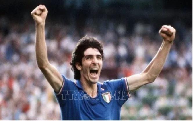 Trong ảnh: Huyền thoại bóng đá Italy Paolo Rossi. Ảnh: Getty Images/TTXVN
