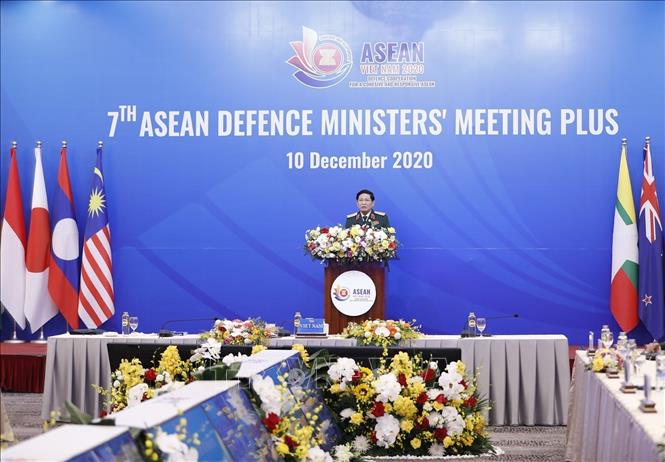 Photo: Defence Minister General Ngo Xuan Lich speaks at the hand-over ceremony. VNA Photo: Dương Giang