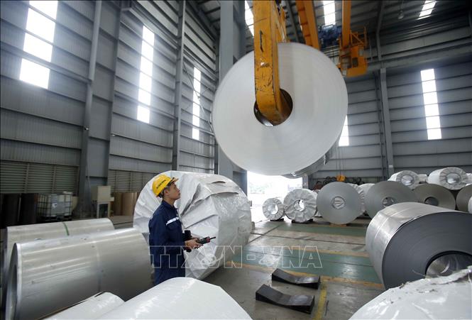 Photo: A production line of Hoa Phat Steel Company of Hoa Phat Group in the northern province of Hung Yen. VNA Photo: Phạm Kiên