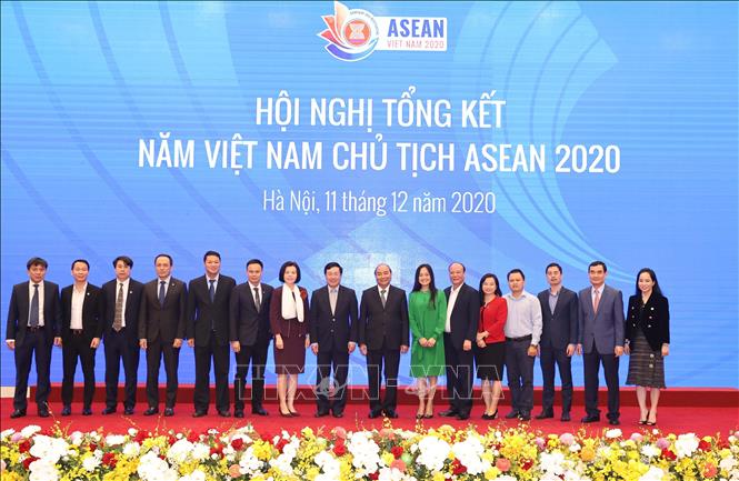 Thủ tướng Nguyễn Xuân Phúc dự Hội nghị tổng kết Năm Việt ...