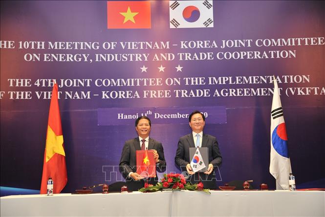 Kỳ họp thứ 10 của Uỷ ban Hỗn hợp Việt Nam - Hàn Quốc đang diễn ra với nhiều nội dung quan trọng và ý nghĩa. Đây là cơ hội để tăng cường hợp tác và phát triển giữa hai quốc gia trong nhiều lĩnh vực, đặc biệt là kinh tế và thương mại. Hãy cùng xem hình ảnh thể hiện sự kiện quan trọng này và khám phá những cơ hội hợp tác vô cùng tiềm năng.