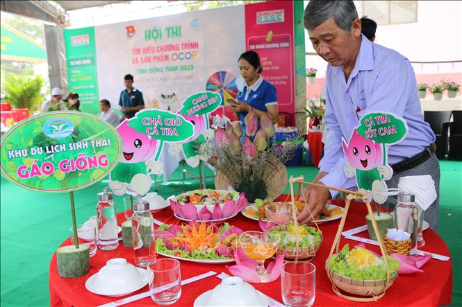 Trong ảnh: Các món ăn được làm từ nguyên liệu cá tra, cá basa. Ảnh: Chương Đài - TTXVN