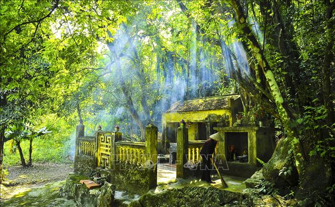 Trong ảnh: Đền Thung Nắng là nơi thờ quan Trấn Trạch Sơn Lam và chúa Thượng Ngàn. Ảnh: Minh Đức - TTXVN