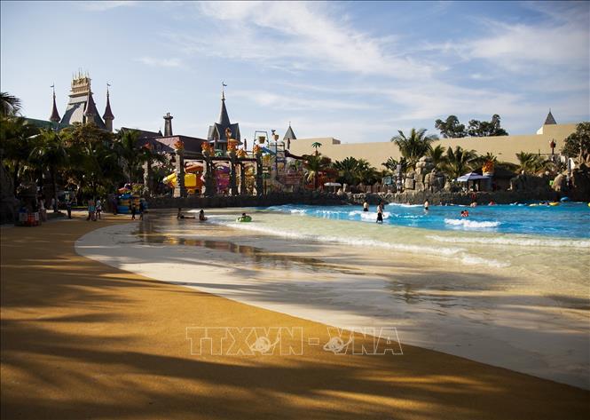 Trong ảnh: Biển nhân tạo trong Công viên VinWonders Phú Quốc. Ảnh: Hồng Đạt - TTXVN 
