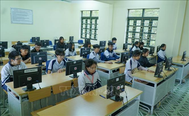 Trong ảnh: Giờ học tin của học sinh Trường THPT Chuyên Lê Quý Đôn. Ảnh: Xuân Tư – TTXVN