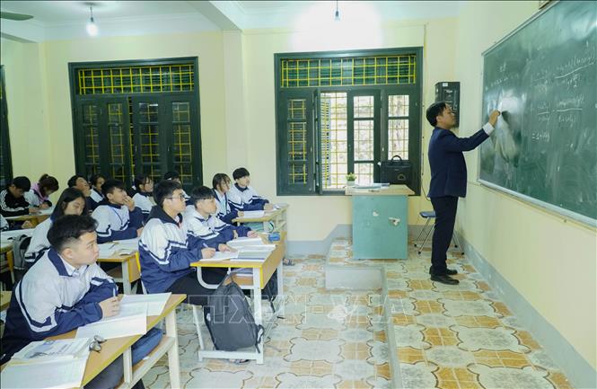 Trong ảnh: Giờ học toán của học sinh Trường THPT chuyên Lê Quý Đôn. Ảnh: Xuân Tư – TTXVN