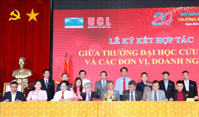 Trong ảnh: Trường Đại học Cửu Long ký kết hợp tác với các đơn vị, doanh nghiệp trong và ngoài nước. Ảnh: Lê Thúy Hằng – TTXVN
