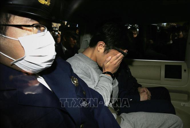 Trong ảnh (tư liệu): Nghi phạm Takahiro Shiraishi (giữa) được áp giải tới văn phòng công tố ở Tokyo, Nhật Bản ngày 1/11/2020. Ảnh: AFP/TTXVN