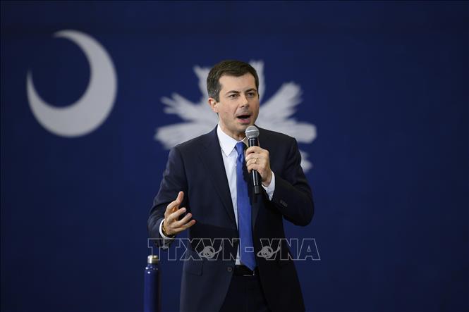 Trong ảnh: Cựu Thị trưởng thành phố South Bend (bang Indiana) Pete Buttigieg trong một cuộc mít tinh tại Columbia, bang South Carolina, ngày 28/2/2020. Ảnh: AFP/TTXVN