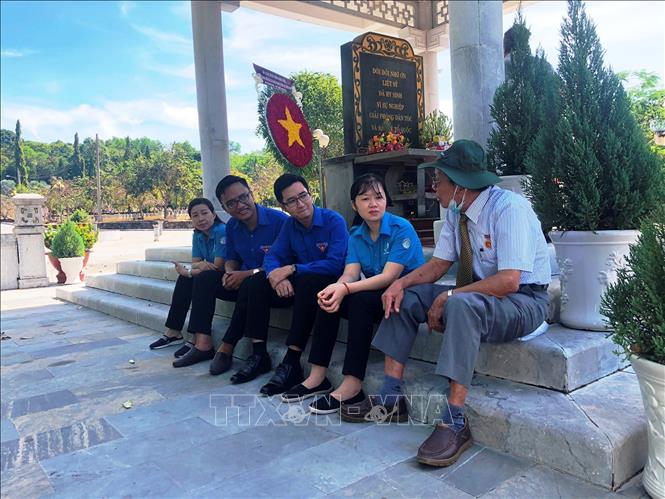 Trong ảnh: Ôn lại truyền thống hào hùng của các thế hệ cha anh. Ảnh: Thanh Tân - TTXVN