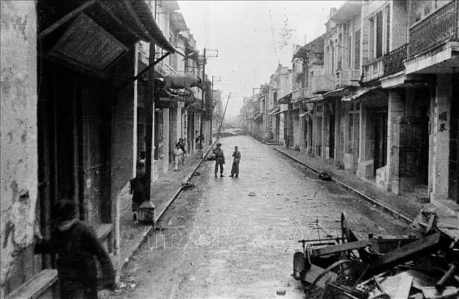 Trong ảnh: Quân dân Thủ đô sẵn sàng chiến đấu. Ảnh: Tư liệu TTXVN