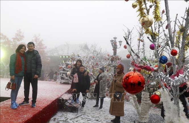 Trong ảnh: Đông đảo du khách đến Sa Pa tham dự Lễ hội mùa Đông 2020. Ảnh: Quốc Khánh - TTXVN