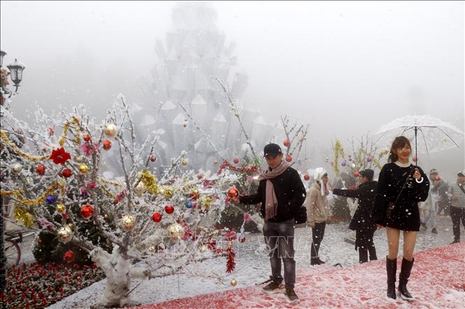 Trong ảnh: Đông đảo du khách đến Sa Pa tham dự Lễ hội mùa Đông 2020. Ảnh: Quốc Khánh - TTXVN