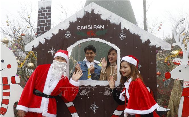 Trong ảnh: Đông đảo du khách đến Sa Pa tham dự Lễ hội mùa Đông 2020. Ảnh: Quốc Khánh - TTXVN