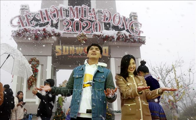 Trong ảnh: Đông đảo du khách đến Sa Pa tham dự Lễ hội mùa Đông 2020. Ảnh: Quốc Khánh - TTXVN