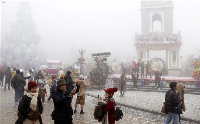 Trong ảnh: Đông đảo du khách đến Sa Pa tham dự Lễ hội mùa Đông 2020. Ảnh: Quốc Khánh - TTXVN