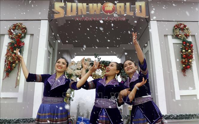 Trong ảnh: Đông đảo du khách đến Sa Pa tham dự Lễ hội mùa Đông 2020. Ảnh: Quốc Khánh - TTXVN