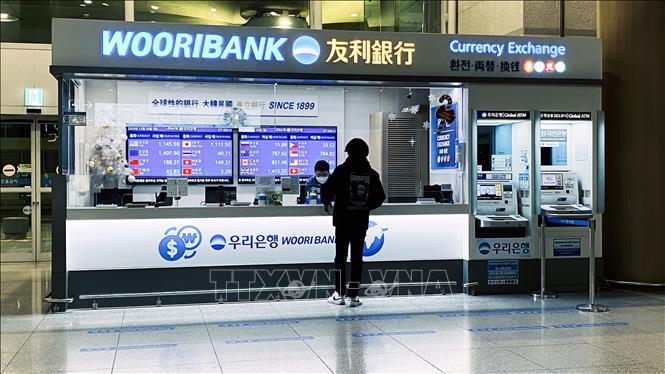 Dịch vụ đổi tiền tại Sân bay Incheon hoạt động 24/7 (ảnh chụp ngày 20/12/2020). Ảnh: Anh Nguyên-P/v TTXVN tại Hàn Quốc