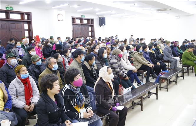 Trong ảnh: Bị hại được mời tới nơi xét xử. Ảnh: Doãn Tấn - TTXVN