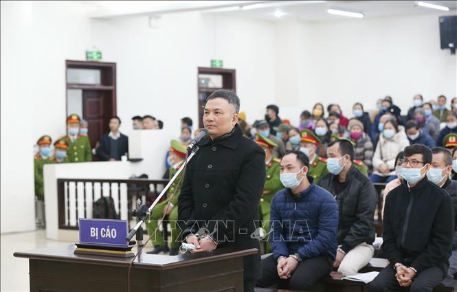 Trong ảnh: Bị cáo Lê Xuân Giang - Chủ tịch HĐQT Công ty Liên Kết Việt khai báo trước Hội đồng xét xử. Ảnh: Doãn Tấn - TTXVN